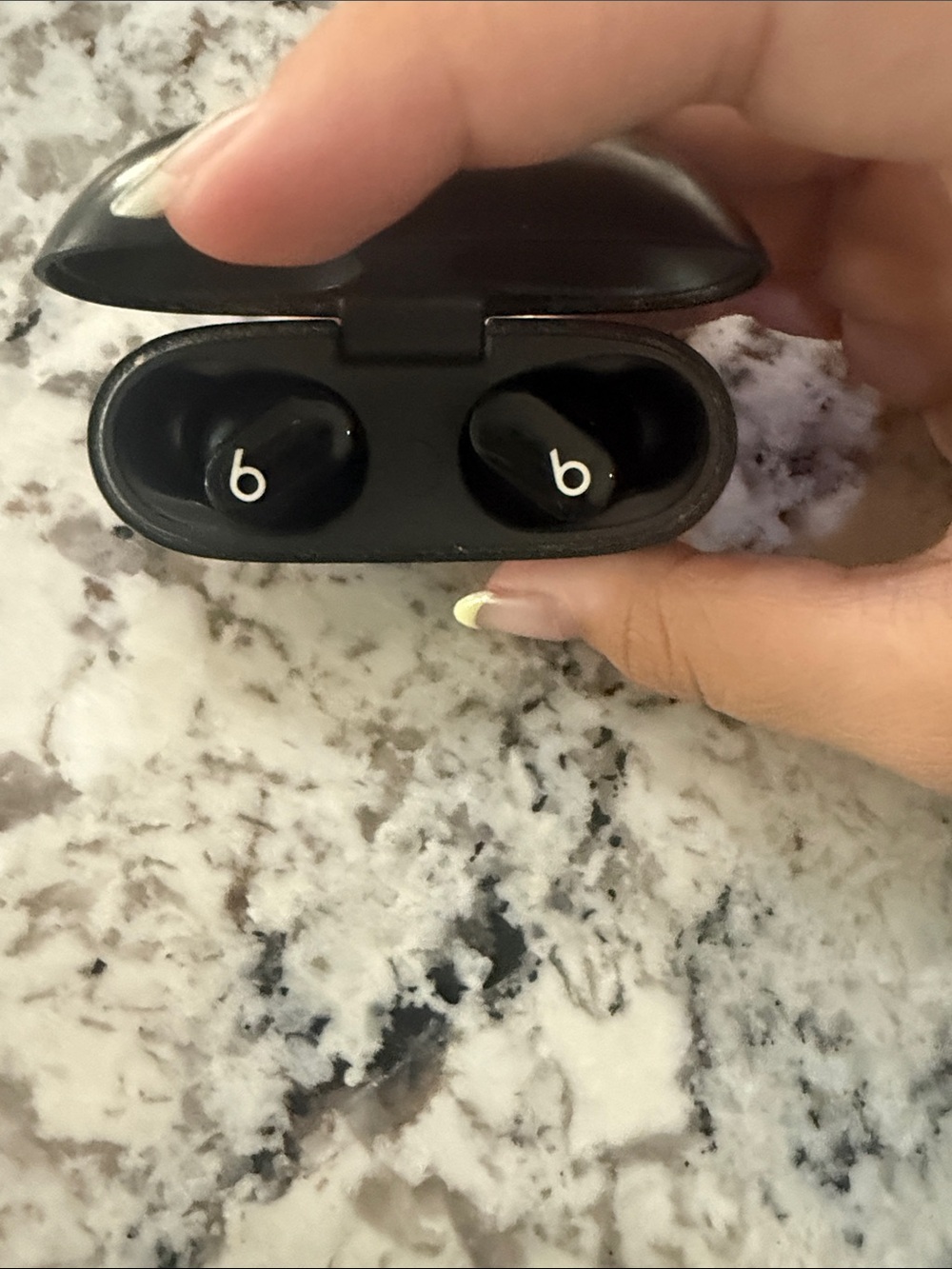 Beats Wireless Earbuds - Black - Picture 3 of 5